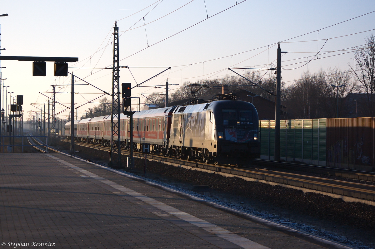 ES 64 U2 - 009  Europa ohne Grenzen  (182 509-0) MRCE Dispolok GmbH für DB Regio AG mit dem IRE  Berlin-Hamburg-Express  (IRE 18095) von Hamburg Hbf nach Berlin Ostbahnhof in Rathenow. 28.12.2014