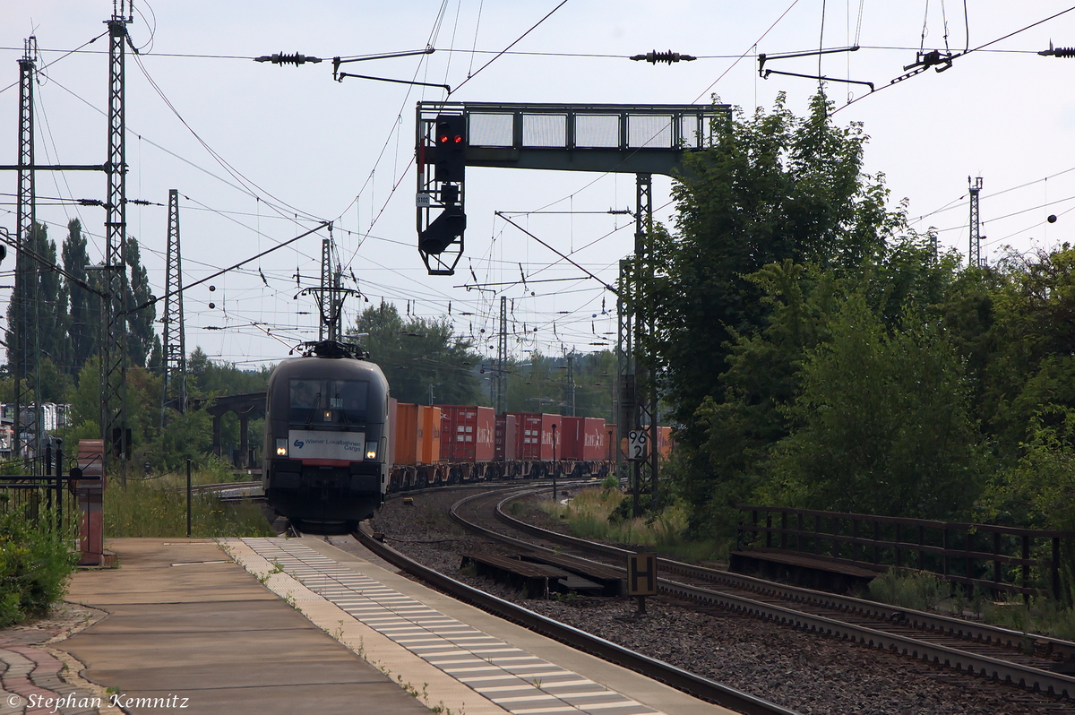 ES 64 U2 - 027 (182 527-2) MRCE Dispolok GmbH für WLC - Wiener Lokalbahnen Cargo GmbH mit einem Containerzug in Uelzen und fuhr in Richtung Lüneburg weiter. 29.07.2014