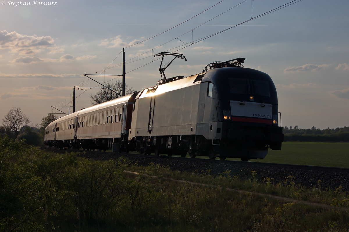 ES 64 U2 - 070 (182 570-2) MRCE Dispolok GmbH für DB Regio AG mit dem IRE  Berlin-Hamburg-Express  (IRE 18597) von Hamburg Hbf nach Berlin Ostbahnhof in Stendal. 29.04.2014