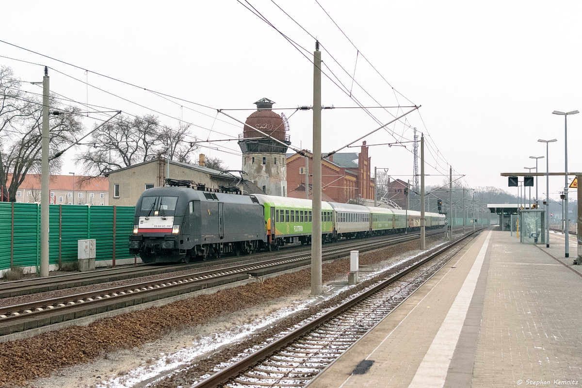ES 64 U2 - 097 (182 597-5) MRCE Dispolok GmbH mit dem Flixtrain (FLX32623) von Berlin-Lichtenberg nach Stuttgart Hbf in Rathenow. 25.01.2019