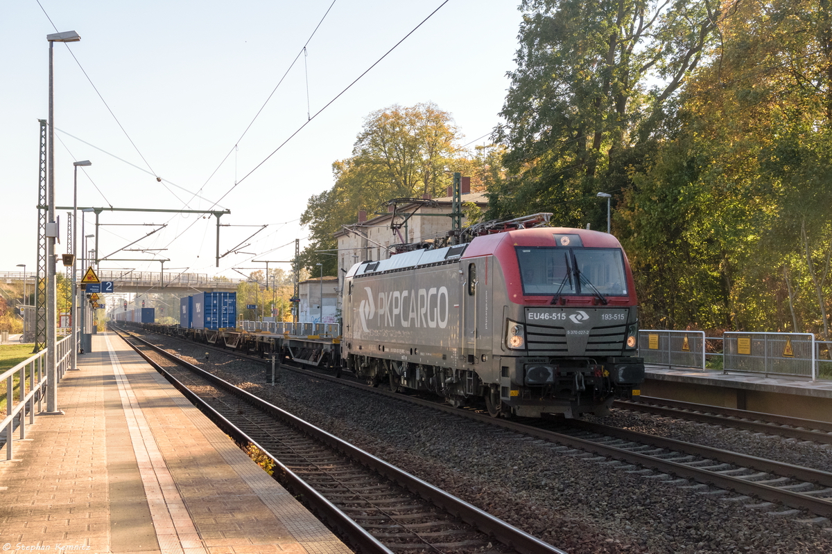 EU46-515 (5370 027-2) PKP CARGO S.A. mit einem Containerzug in Friesack und fuhr weiter in Richtung Wittenberge. 12.10.2018