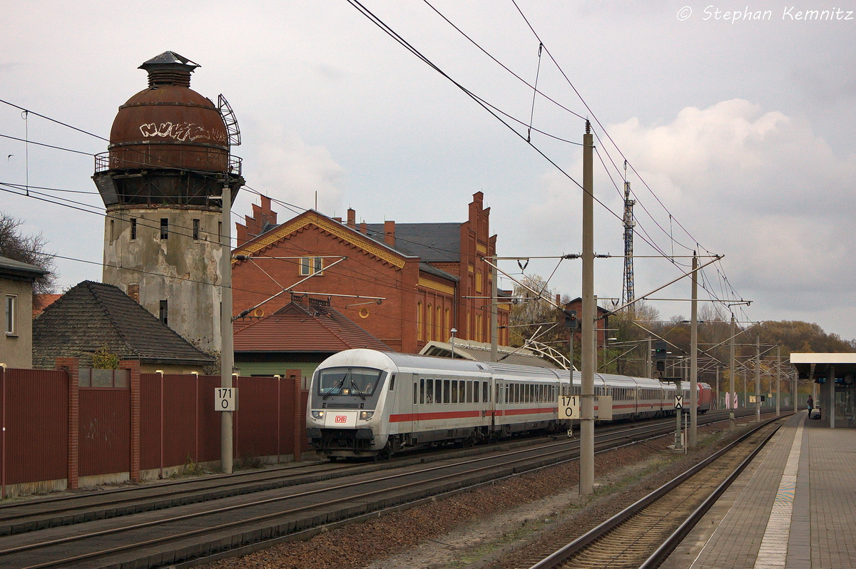 IC 2385 von Berlin Sdkreuz nach Karlsruhe Hbf in Rathenow und geschoben hatte die 101 143-6. 08.11.2013