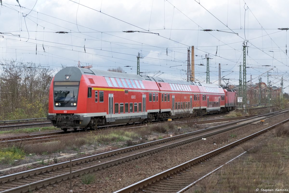 RB42 (RB 17712) von Dessau Hbf nach Magdeburg Hbf, bei der Einfahrt in Magdeburg-Neustadt. Geschoben hatte die 143 829-0. 20.11.2015