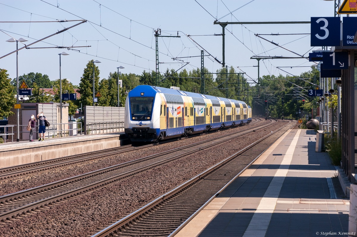 RE2 (ME 82828) von Göttingen nach Hamburg Hbf, bei der Einfahrt in Bienenbüttel und geschoben hatte die 146 506-1. 05.06.2015