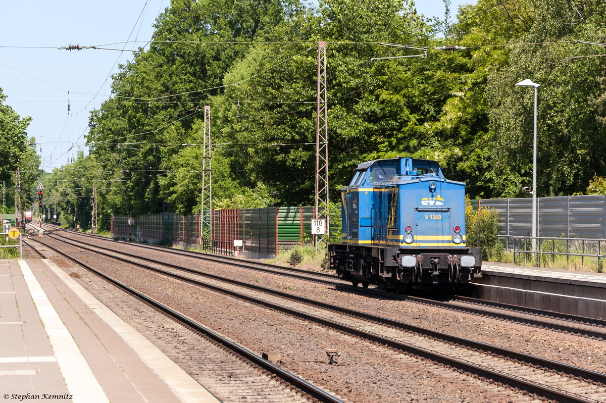 V 1203 (202 725-8) evb Logistik kam solo durch Bienenbüttel und fuhr weiter in Richtung Lüneburg. 05.06.2015