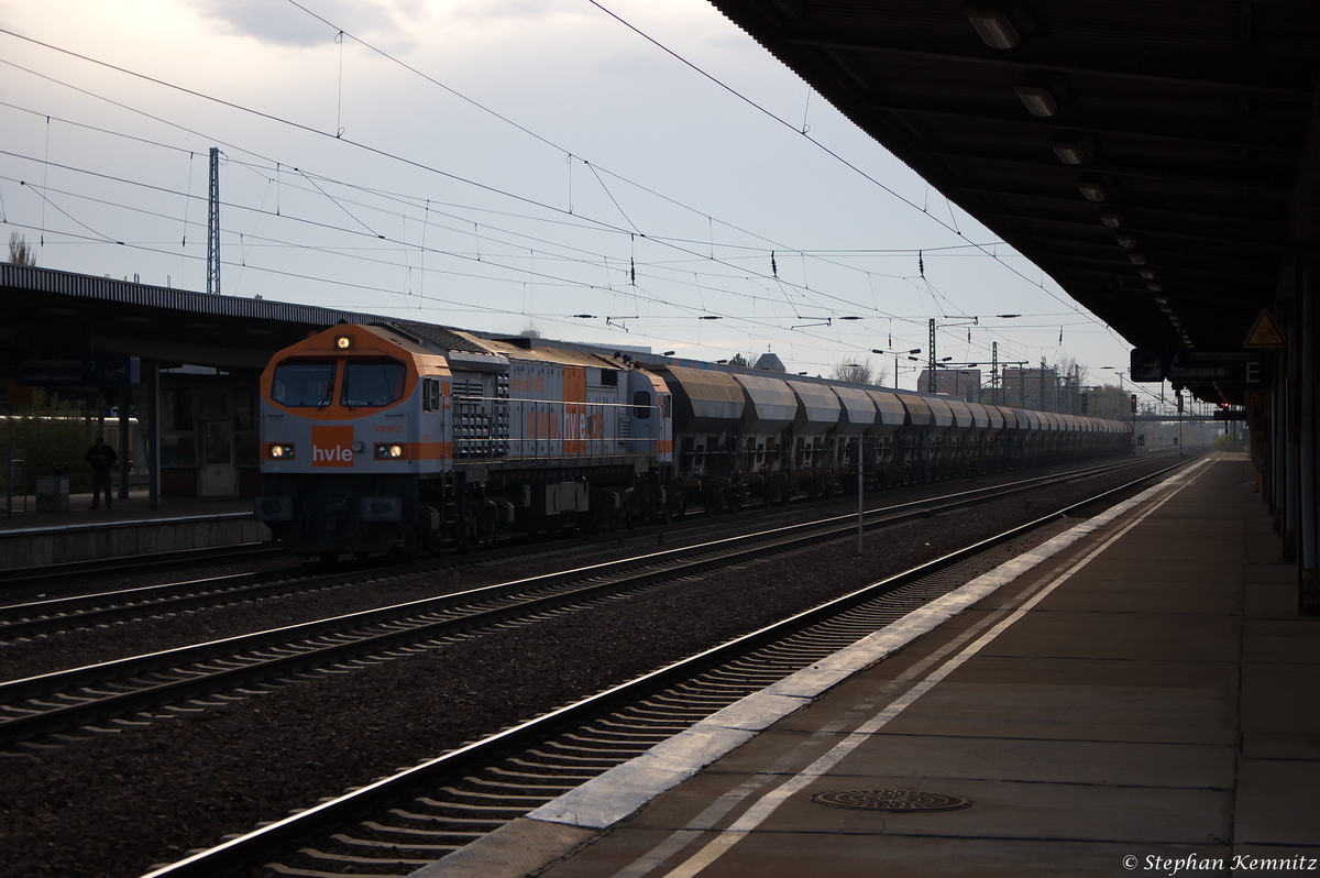 V 330.3 (250 011-4) hvle - Havelländische Eisenbahn AG mit einem Fcs Ganzzug in Berlin-Schönefeld Flughafen und fuhr weiter in Richtung Grünauer Kreuz. 04.11.2014