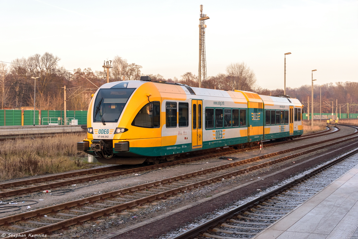 VT 646.042 (646 042-1) ODEG - Ostdeutsche Eisenbahn GmbH, wartete in Rathenow auf neue Einsätze. 04.12.2016