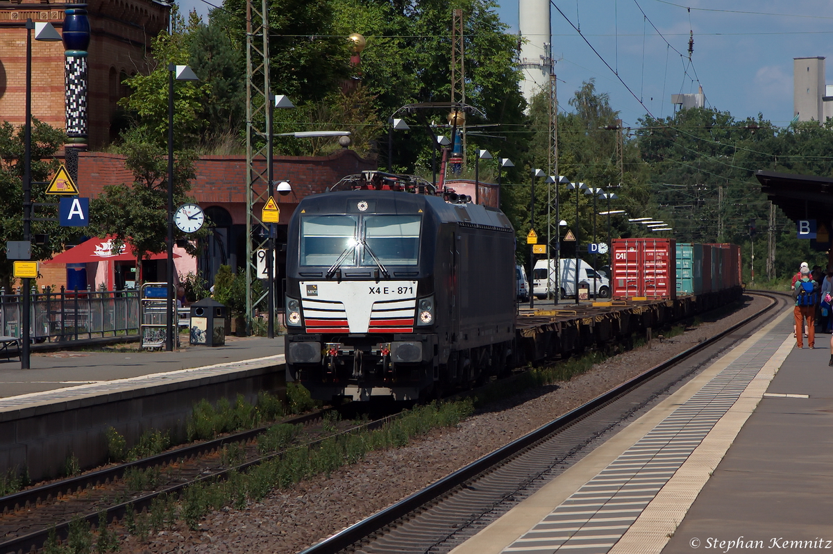 X4 E - 871 (193 871-1) MRCE - Mitsui Rail Capital Europe GmbH für boxXpress.de GmbH mit einem Containerzug in Uelzen und fuhr in Richtung Celle weiter. 31.07.2014