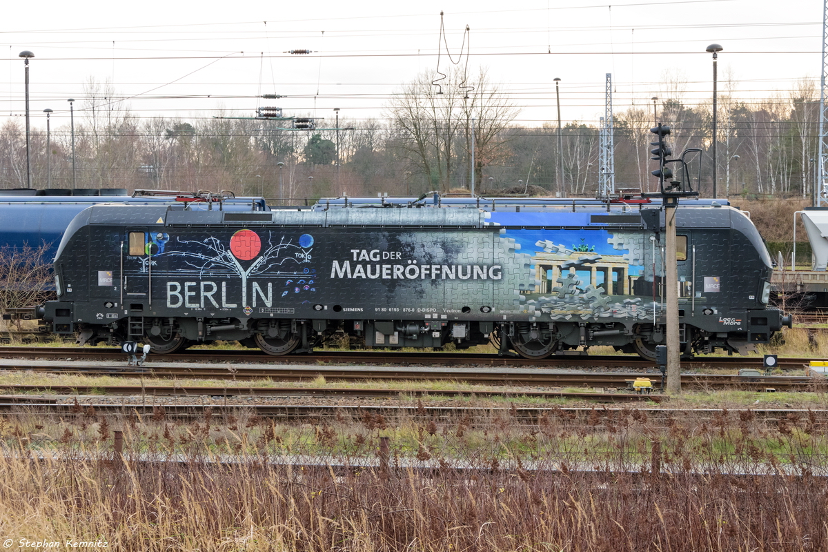 X4 E - 876  Tag der Maueröffnung  (193 876-0) MRCE - Mitsui Rail Capital Europe GmbH für boxXpress.de GmbH, stand im Wustermarker Rangierbahnhof abgestellt. 27.12.2015
