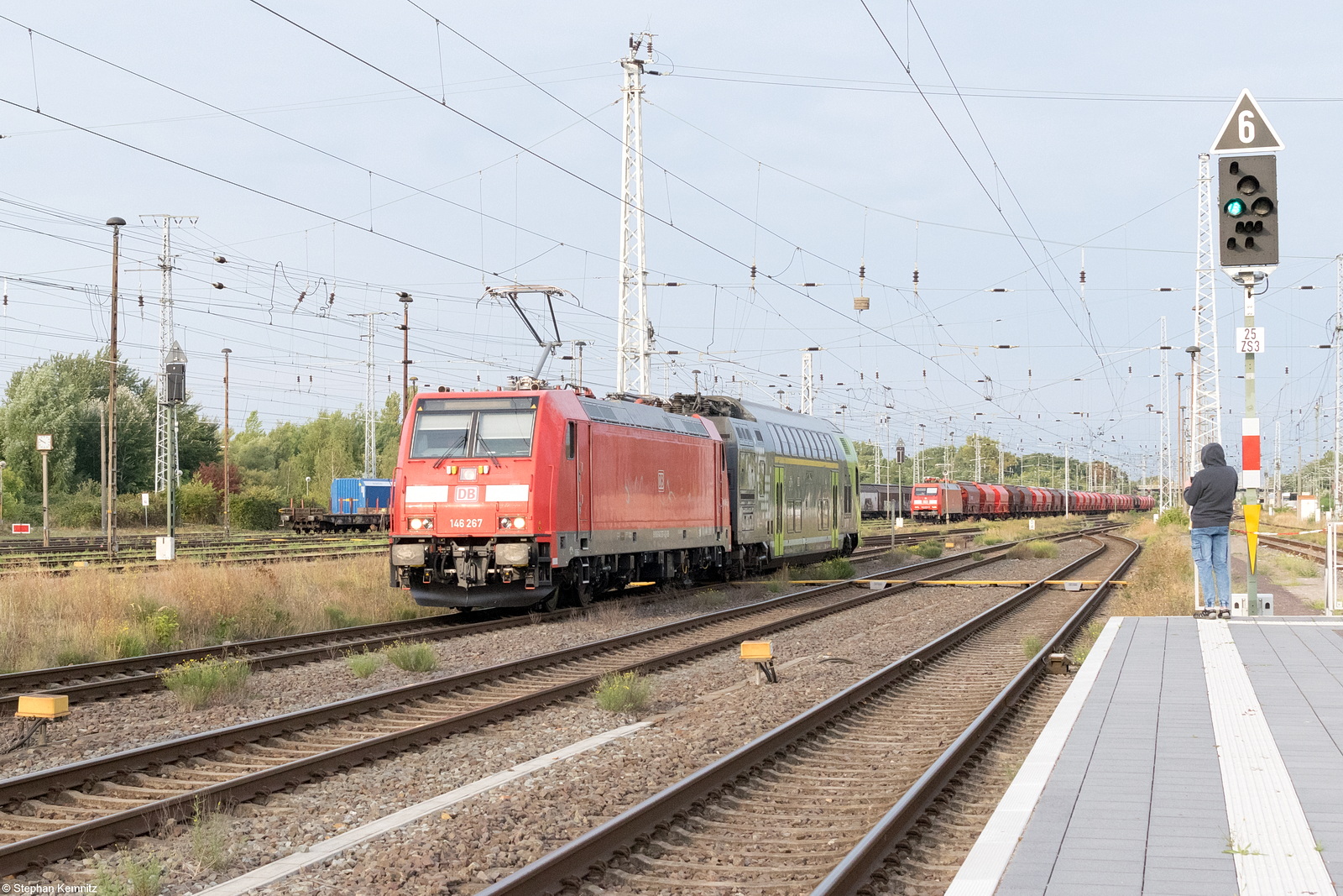 146 267 DB Regio AG mit dem Twindexx Vario 445 035-2 am Haken in Stendal und fuhr weiter in Richtung Magdeburg. 06.09.2022
