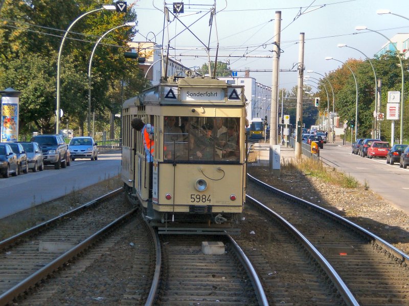 Blick auf den nachfolgenden Strabazug mit Tw 5984