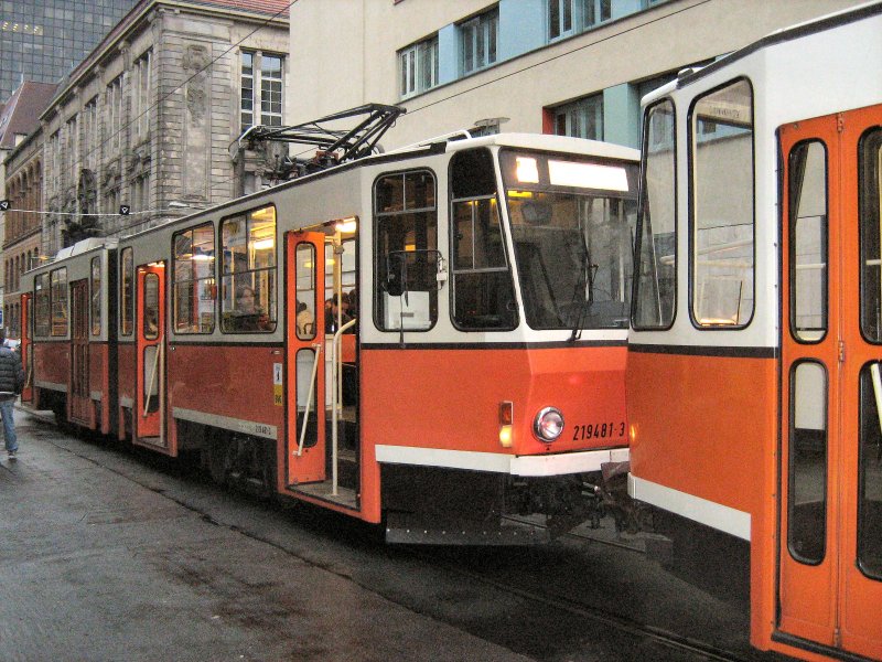 Blick auf den zweiten KT4D - Wagen 481 - in berlin-Mitte, November 2007