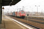145 060-0 DB Cargo mit einem Containerzug in Berlin-Schönefeld Flughafen und fuhr weiter in Richtung Glasower Damm.