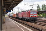 143 580-9 & 143 860-5 DB Cargo mit einem gemischten Güterzug in Berlin-Schönefeld Flughafen und fuhren weiter Richtung Grünauer Kreuz.