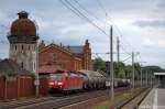 185 148-4 DB Schenker Rail Deutschland AG mit einem Kesselzug  Schwefel, geschmolzen  in Rathenow und fuhr in Richtung Stendal weiter. 03.07.2012