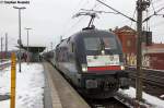 ES 64 U2 - 002 (182 502-5) MRCE Dispolok GmbH fr ODEG - Ostdeutsche Eisenbahn GmbH mit dem RE4 (RE 37319) von Rathenow nach Ludwigsfelde in Rathenow. 16.12.2012