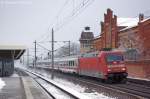 101 052-9 mit dem IC 2343 von Osnabrck Hbf nach Berlin Ostbahnhof in Rathenow. 10.02.2013