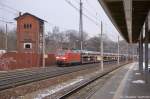 145 073-3 DB Schenker Rail Deutschland AG mit einem Opel Autotransport von Polen nach Grobritannien in Rathenow und fuhr in Richtung Stendal weiter.