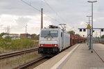 186 136-8 Railpool GmbH für ITL - Eisenbahngesellschaft mbH mit dem leeren Autotransportzug DSG 43491 von Bremerhaven Kaiserhafen nach Frankfurt(Oder) Pbf in Rathenow. 20.10.2016