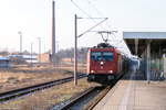 185 595-6 Crossrail AG mit dem Fiat Ducato Autotransportzug (DGS 42591) in Rathenow und fuhr weiter in Richtung Wustermark.