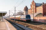 242.517  Fitzgerald  (182 517-3) Hector Rail AB mit dem Locomore (LOC 1818) von Stuttgart Hbf nach Berlin-Lichtenberg in Rathenow. Netten Gruß zurück an den Tf! 16.12.2016