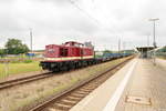 202 364-6 LOK OST - Lokführerdienstleistungen Olof Stille mit einem leeren Schienentransportzug in Rathenow.