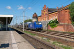 186 268-9 Crossrail Benelux N.V., mit einem Autotransport in Rathenow und fuhr weiter in Richtung Wustermark. 09.06.2024