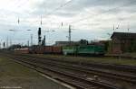 142 150-2 EGP - Eisenbahngesellschaft Potsdam mbH mit der Wagenlok (142 118-9) und einem Containerzug in Stendal und fuhr weiter in Richtung Rathenow.