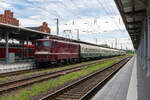 211 073-2 (109 073-7) TRIANGULA Logistik GmbH, mit dem Sonderzug (DZ 1398) von Eisenach nach Warnemünde, in Stendal.