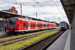 In Stendal, standen 425 507-1 als S1 (S 39008) von Schönebeck-Bad Salzelmen nach Wittenberge und 1648 915-4 Abellio Rail Mitteldeutschland GmbH als RB35 (RB 80314) von Stendal Hbf nach Wolfsburg Hbf. 06.07.2024