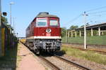 232 223-8 DGT - Deutsche Gleis- und Tiefbau GmbH mit einem Schotterzug in Großwudicke und fuhr weiter in Richtung Rathenow.