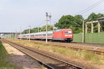 101 086-7 mit dem IC 245 von Bad Bentheim nach Berlin Ostbahnhof in Großwudicke. Am Zugende schob die 101 040-4. 22.07.2016