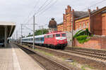 110 459-5 Gesellschaft für Fahrzeugtechnik mbH, mit dem DFB-Pokal Sonderzug (MSM 334) von Opladen nach Berlin-Spandau, bei der Durchfahrt in Rathenow.