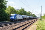206 (145 102-0) RBH Logistics GmbH mit einem Kesselzug in Friesack und fuhr weiter in Richtung Nauen. 22.05.2018
