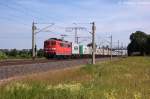 151 166-6 DB Schenker Rail Deutschland AG mit einem Containerzug in Vietznitz und fuhr in Richtung Wittenberge weiter. 17.06.2013