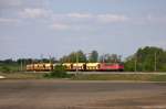 155 017-7 DB Schenker Rail Deutschland AG mit einem Güterzug aus Richtung Wittenberge kommend in Stendal. 29.04.2014