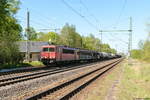 155 061-5 Railpool GmbH für DB Cargo mit einem gemischtem Güterzug in Friesack und fuhr weiter in Richtung Nauen am 25.04.2019. Nun steht sie abgestellt in Rostock-Seehafen.