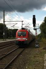 182 004-2 mit dem RE1 (RE 18185) von Brandenburg Hbf nach Frankfurt(Oder) wurde im Brandenburger Hbf am Gleis 1 bereit gestellt. 10.09.2013