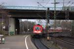 182 002 schiebte ihren IRE  Berlin-Hamburg-Express  (IRE 18096) von Berlin Ostbahnhof nach Hamburg Hbf aus dem Bahnhof Hamburg-Harburg. 21.03.2015
