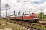 182 001 mit dem IRE 4275  Berlin-Hamburg-Express  von Hamburg Hbf nach Berlin Ostbahnhof, bei der Einfahrt in Stendal.