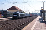 ES 64 U2 - 064 (182 564-5) MRCE Dispolok GmbH für ERSR - ERS Railways B.V. mit einem Containerzug in Bienenbüttel und fuhr weiter in Richtung Lüneburg. Netten Gruß an den Tf! 08.09.2016