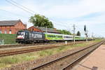 ES 64 U2 - 018 (182 518-1) MRCE Dispolok GmbH für LE - LEO Express GmbH mit dem Flixtrain (FLX32623) von Berlin-Lichtenberg nach Stuttgart Hbf in Großwudicke. 09.06.2019