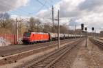 185 144-3 DB Schenker Rail Deutschland AG mit einem Kesselzug  Benzin oder Ottokraftstoffe  in Rathenow und fuhr weiter in Richtung Stendal.