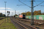 185 082-5 DB Cargo mit einem gemischtem Güterzug in Rathenow und fuhr weiter in Richtung Wustermark.