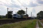 185 548-5 ITL Eisenbahn GmbH mit einem Containerzug bei Rathenow und fuhr in Richtung Wustermark weiter.