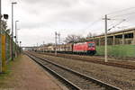 187 113 DB Cargo mit einem gemischtem Güterzug in Großwudicke und fuhr weiter in Richtung Rathenow.