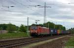 189 005-2 DB Schenker Rail Deutschland AG mit einem Containerzug in Satzkorn, in Richtung Priort unterwegs.