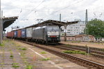 ES 64 F4 - 454 (189 454-2) MRCE Dispolok GmbH für DB Cargo mit einem Containerzug in Magdeburg-Neustadt und fuhr weiter in Richtung Biederitz.