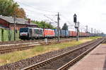 ES 64 F4 - 803 (189 803-0) MRCE Dispolok GmbH für DB Cargo mit der Wagenlok 189 057-3 und einem Containerzug in Großwudicke und fuhr weiter in Richtung Stendal. 29.07.2018