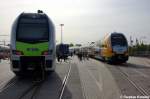 Hier stehen zwei Versionen von Stadler Dostos (KISS) auf der InnoTrans 2012 in Berlin.